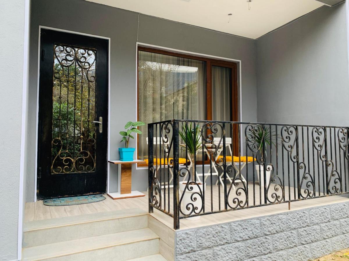 Sweet Apartment In Kutaisi Exterior foto